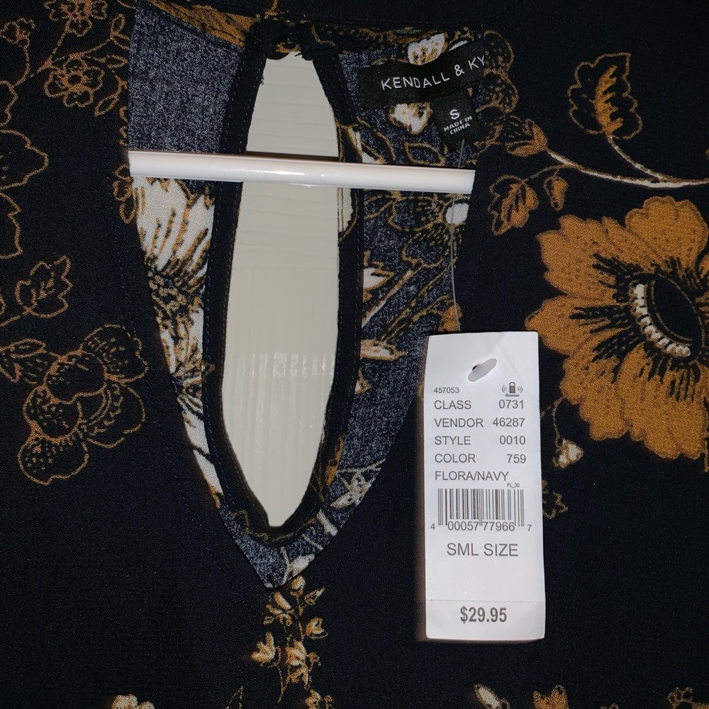 Kendall & Kylie keyhole front & back floral shirt